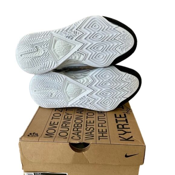 Nike Kyrie 8 White University Red/Black Unisex NIB - Picture 5 of 11